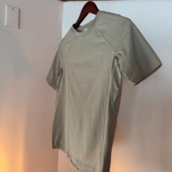 Löle - Size small - khaki green - Dynamic Short Sleeve Shirt - Picture 5 of 6